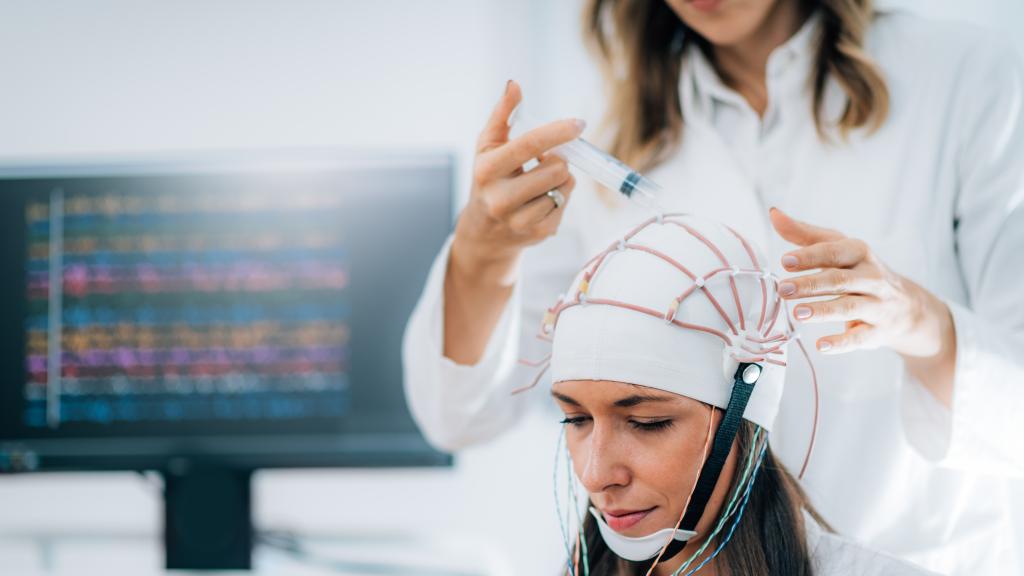 Clasificación de señales EEG en personas paraplégicas como canal de comunicación