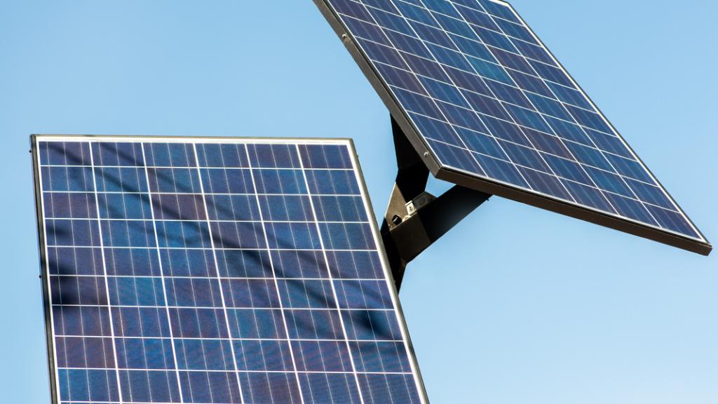 Seguidor solar de dos ejes sustentable